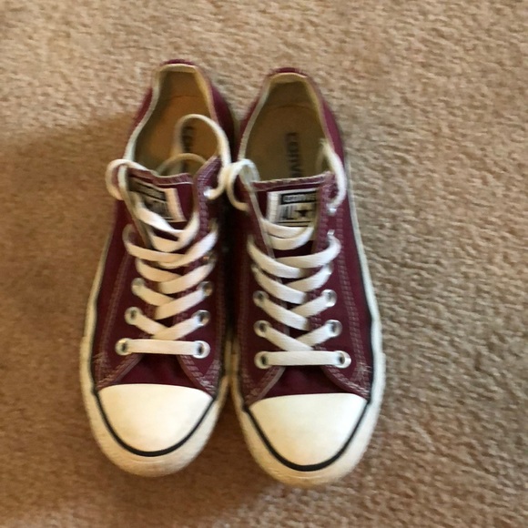 Maroon converse - Picture 2 of 4